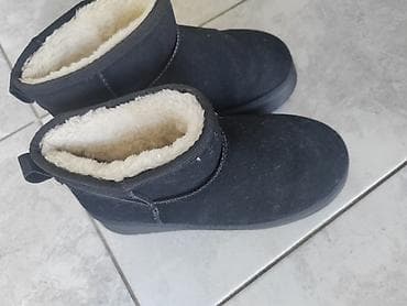 Crne zimske čizmice/ankle boots sa toplim krznastim postavom. - na lalafo.rs — 2 Crne zimske čizmice/ankle boots sa toplim krznastim postavom. - — 2