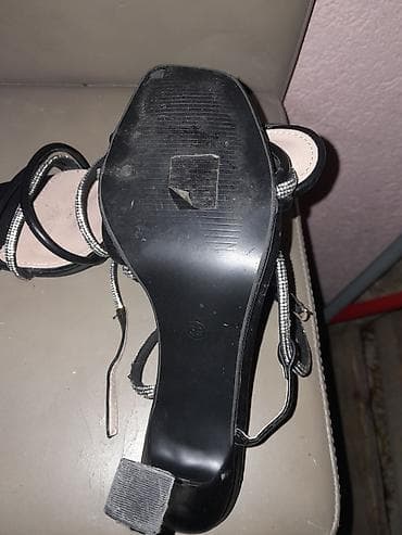 Elegantne ženske sandale na štiklu - Boja: crna - Broj: 39 (označeno na lalafo.rs — 1 Elegantne ženske sandale na štiklu - Boja: crna - Broj: 39 (označeno — 1