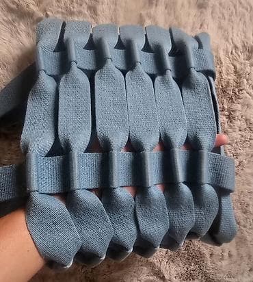 BALLY prelepa torba sa prorezima. Dno je od kože kao i ručke, a torba na lalafo.rs BALLY prelepa torba sa prorezima. Dno je od kože kao i ručke, a torba