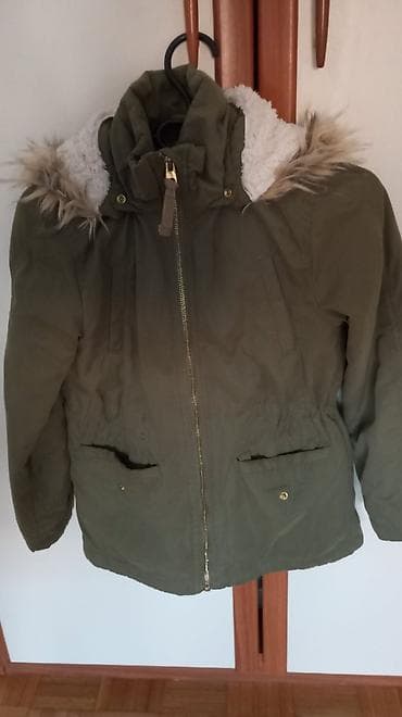 H&M dečija zimska parka jakna - Boja: maslinasto zelena - Model na lalafo.rs — 2 H&M dečija zimska parka jakna - Boja: maslinasto zelena - Model — 2