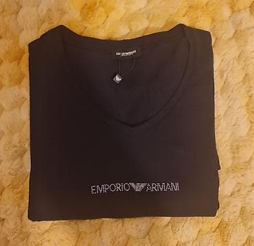 Armani nova original majca. vel. od S. do L. puno je elastica i na lalafo.rs Armani nova original majca. vel. od S. do L. puno je elastica i