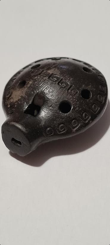 Okarina je stari duvački instrument. Sa gornje strane ima sedam rupa at lalafo.rs — 5 Okarina je stari duvački instrument. Sa gornje strane ima sedam rupa — 5