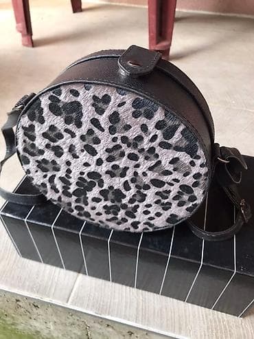 Okrugla ženska torbica sa animal printom - Oblik: okrugla “box” at lalafo.rs — 4 Okrugla ženska torbica sa animal printom - Oblik: okrugla “box” — 4