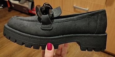 Skoro nove Deichmann mokasine sa debelim djonom i efektnim lancem na lalafo.rs — 2 Skoro nove Deichmann mokasine sa debelim djonom i efektnim lancem — 2