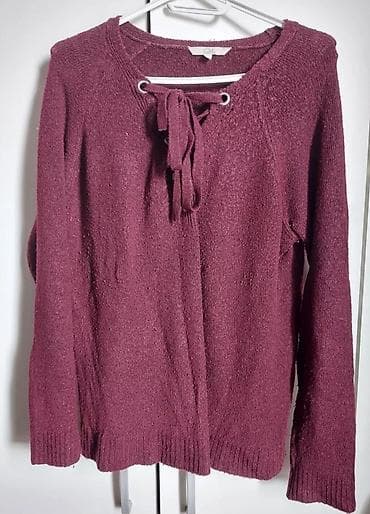 Džemper bordo boje sa dugim rukavima i vezivanjem napred - Model na lalafo.rs — 2 Džemper bordo boje sa dugim rukavima i vezivanjem napred - Model — 2