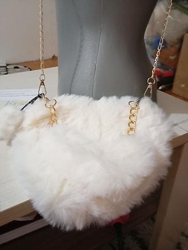 Plišana torbica u obliku srca - Model: srce, mekani veštački krzneni at lalafo.rs — 6 Plišana torbica u obliku srca - Model: srce, mekani veštački krzneni — 6