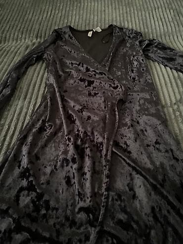 kom sa etiketom: H&M Divided haljina/kimono od somota - Brend: H&M (linija at lalafo.rs — 1 kom sa etiketom: H&M Divided haljina/kimono od somota - Brend: H&M (linija — 1