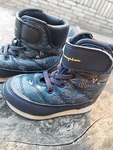 Champion cizmice za decake br 22 Samo jedna gore malo oljistena ostalo na lalafo.rs — 2 Champion cizmice za decake br 22 Samo jedna gore malo oljistena ostalo — 2