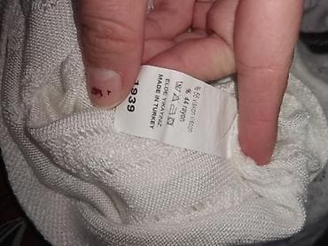 Tanji džemper, prelep sa cirkonima Nošen nekoliko puta Dole je malo na lalafo.rs — 6 Tanji džemper, prelep sa cirkonima Nošen nekoliko puta Dole je malo — 6