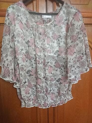 Lot ženskih bluza i majica – 4 komada 1) Kratki crop top na na lalafo.rs — 6 Lot ženskih bluza i majica – 4 komada 1) Kratki crop top na — 6