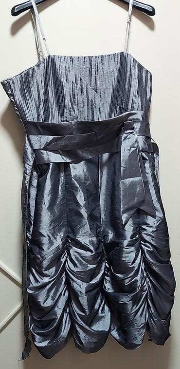 Svečana siva haljina na bretele - Kroj: koktel/večernja haljina do na lalafo.rs — 1 Svečana siva haljina na bretele - Kroj: koktel/večernja haljina do — 1