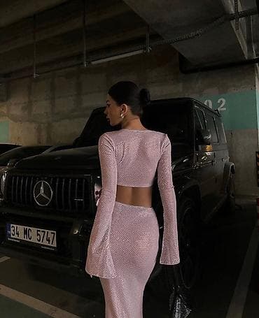 🔥Dvodijelni ženski set sa šljokicama – crop top i uska midi suknja na lalafo.rs — 2 🔥Dvodijelni ženski set sa šljokicama – crop top i uska midi suknja — 2