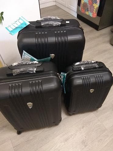Putni kofer je napravljen od kvalitetnog materijala, dovoljno čvrstog na lalafo.rs Putni kofer je napravljen od kvalitetnog materijala, dovoljno čvrstog
