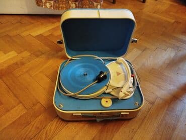 Antique devices: Retro,stari mali gramofon u koferu. Simpatican mali gramofon,vise kao at lalafo.rs — 10 Antique devices: Retro,stari mali gramofon u koferu. Simpatican mali gramofon,vise kao — 10