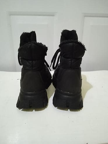 Očuvane dečije zimske čizme – broj 32 - Crne, tople i postavljene na lalafo.rs — 10 Očuvane dečije zimske čizme – broj 32 - Crne, tople i postavljene — 10