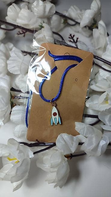 Plava ogrlica sa priveskom rakete - Materijal: pletena plava at lalafo.rs — 1 Plava ogrlica sa priveskom rakete - Materijal: pletena plava — 1