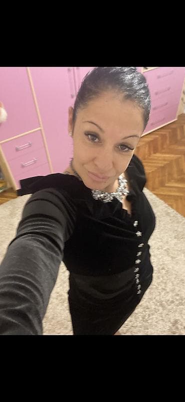 kom sa etiketom: Potpuno nova haljina sa etiketom, placeno preko 10000, preskupa. Kopca at lalafo.rs — 4 kom sa etiketom: Potpuno nova haljina sa etiketom, placeno preko 10000, preskupa. Kopca — 4