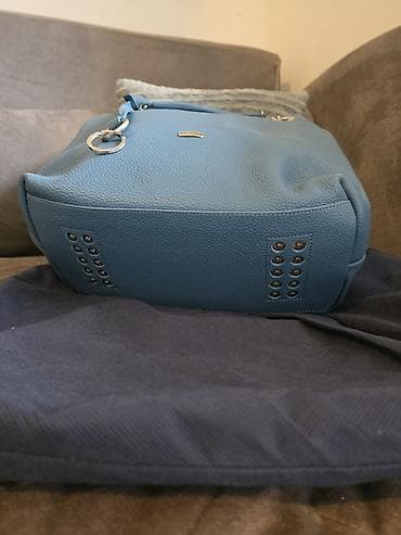 Ženska torba – The Bridge Wayfarer (logo na pločici) - Model: velika at lalafo.rs — 6 Ženska torba – The Bridge Wayfarer (logo na pločici) - Model: velika — 6