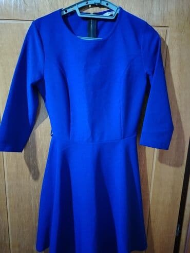 Elegantna haljina u kraljevsko plavoj boji. - Kroj: struk naglašen na lalafo.rs Elegantna haljina u kraljevsko plavoj boji. - Kroj: struk naglašen
