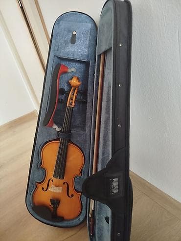 Violina sa koferom i gudalom – komplet - Akustična violina pune na lalafo.rs Violina sa koferom i gudalom – komplet - Akustična violina pune