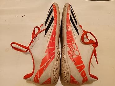 Adidas dečije patike za fudbal, salu za fizicko – broj 33 - Model za na lalafo.rs — 4 Adidas dečije patike za fudbal, salu za fizicko – broj 33 - Model za — 4