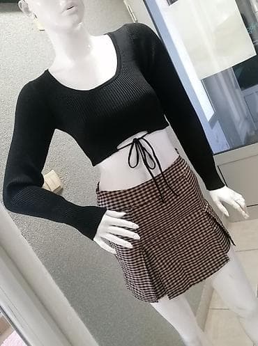 Crni, rebrasti crop top dugih rukava sa pertlanjem u predelu stomaka at lalafo.rs — 1 Crni, rebrasti crop top dugih rukava sa pertlanjem u predelu stomaka — 1