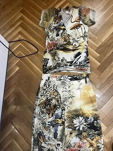 Elegantna ženska haljina Roberto Cavalli sa tropskim printom. Haljina na lalafo.rs Elegantna ženska haljina Roberto Cavalli sa tropskim printom. Haljina