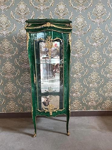 Antique Display Cabinets: Vitrina u klasičnom francuskom stilu (Louis XV/Rococo inspiracija) at lalafo.rs — 2 Antique Display Cabinets: Vitrina u klasičnom francuskom stilu (Louis XV/Rococo inspiracija) — 2