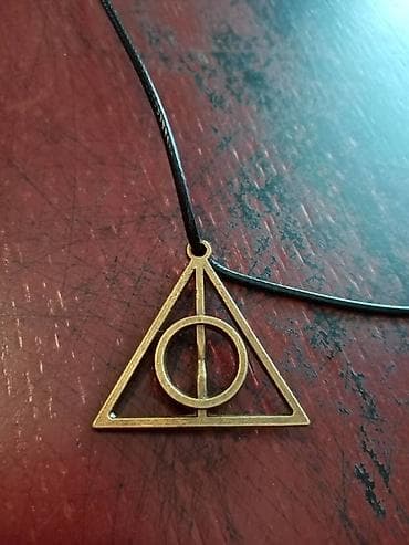 Personal Items: Hari poter ogrlice. Deathly Hallows Triangle ogrlica Hari Poter Novo at lalafo.rs — 7 Personal Items: Hari poter ogrlice. Deathly Hallows Triangle ogrlica Hari Poter Novo — 7