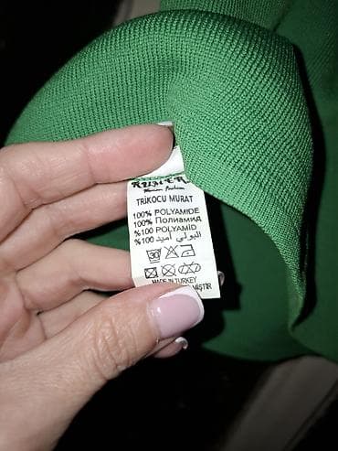 dve suknje po: Zelena ženska top majica bez rukava. Uni velicine. - Model at lalafo.rs — 4 dve suknje po: Zelena ženska top majica bez rukava. Uni velicine. - Model — 4