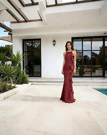 Elegantna duga haljina sa kaskadnim volanima sa strane - Model: uska na lalafo.rs Elegantna duga haljina sa kaskadnim volanima sa strane - Model: uska