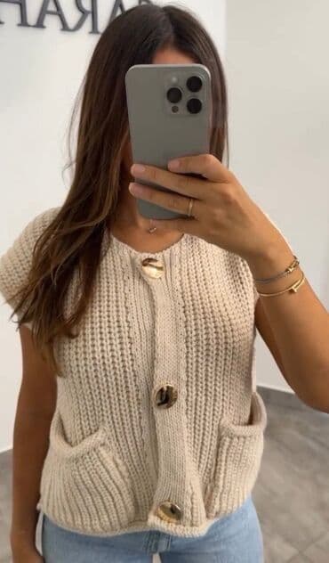 🔥Pleteni ženski prsluk sa kratkim rukavima i velikim dugmadima 1700 na lalafo.rs 🔥Pleteni ženski prsluk sa kratkim rukavima i velikim dugmadima 1700