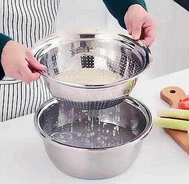 Set od inox posuda 3 u 1 – činija, cediljka i poklopac/rende - na lalafo.rs Set od inox posuda 3 u 1 – činija, cediljka i poklopac/rende -