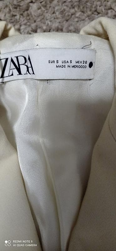 ZARA ženski blejzer, model sa duplim kopčanjem. - Boja: krem/bela - na lalafo.rs — 4 ZARA ženski blejzer, model sa duplim kopčanjem. - Boja: krem/bela - — 4