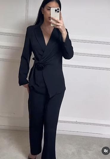 Elegantno žensko odelo – crno - Dvodelni komplet: sako i ravne na lalafo.rs Elegantno žensko odelo – crno - Dvodelni komplet: sako i ravne