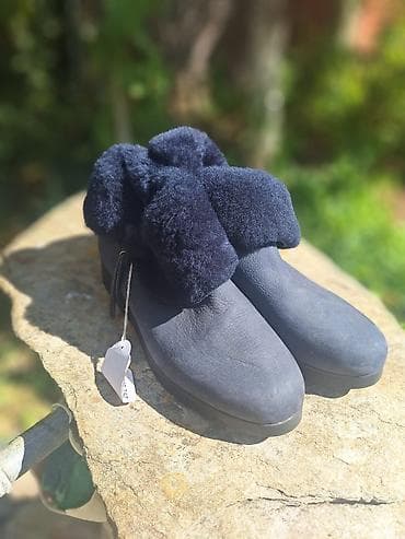Ženske tamnoplave gležnjače sa toplom unutrašnjom postavom. Izrađene na lalafo.rs — 1 Ženske tamnoplave gležnjače sa toplom unutrašnjom postavom. Izrađene — 1