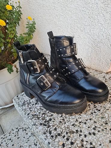 Stradivarius cizme u broju 39, nosene, visina stikle 6cm at lalafo.rs — 2 Stradivarius cizme u broju 39, nosene, visina stikle 6cm — 2