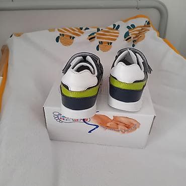 Dečije patike sa čičak trakama. NOVE - Materijal: glatka koža spolja na lalafo.rs — 3 Dečije patike sa čičak trakama. NOVE - Materijal: glatka koža spolja — 3