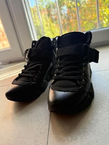 Crne patike/čizme do članaka sa kaišem i pertlama - Model: visoke na lalafo.rs — 2 Crne patike/čizme do članaka sa kaišem i pertlama - Model: visoke — 2