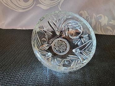 Cinija kristal na tri stopa 1960g+. Cinija bez ostecenja,sve na njoj na lalafo.rs Cinija kristal na tri stopa 1960g+. Cinija bez ostecenja,sve na njoj