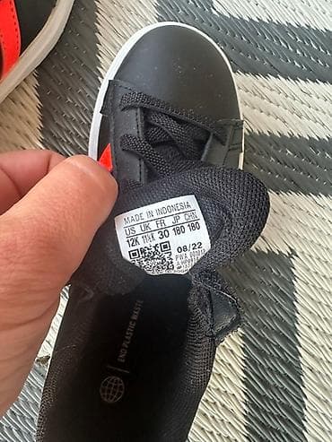 Nove patike, nisu nošene. Dečije adidas grand court patike u crnoj na lalafo.rs — 3 Nove patike, nisu nošene. Dečije adidas grand court patike u crnoj — 3