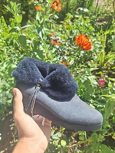 Ženske tamnoplave gležnjače sa toplom unutrašnjom postavom. Izrađene na lalafo.rs — 2 Ženske tamnoplave gležnjače sa toplom unutrašnjom postavom. Izrađene — 2