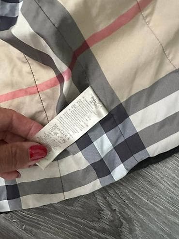 BURBERRY jaknica za devojčice, kao nova. Original sa svim oznakama na lalafo.rs — 4 BURBERRY jaknica za devojčice, kao nova. Original sa svim oznakama — 4