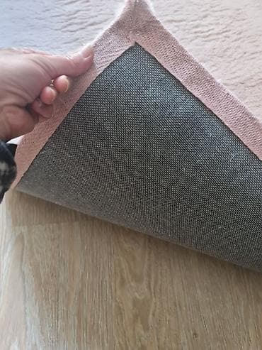 Plišana prostirka/tepih u svetlorozoj boji. - Dimenzije: približno na lalafo.rs — 4 Plišana prostirka/tepih u svetlorozoj boji. - Dimenzije: približno — 4