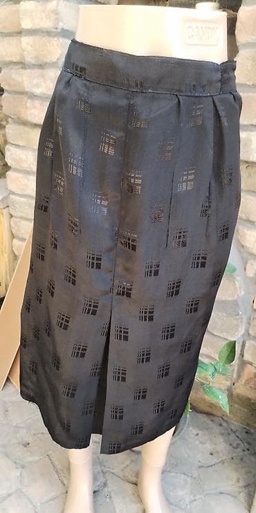 Suknja, veličina 2XL. Struk oko 46 cm (mereno ravno, duplo 92 cm) na lalafo.rs Suknja, veličina 2XL. Struk oko 46 cm (mereno ravno, duplo 92 cm)