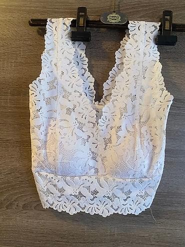 Ženski čipkani bralet/top u beloj boji. - Model: duboki V-izrez na lalafo.rs — 1 Ženski čipkani bralet/top u beloj boji. - Model: duboki V-izrez — 1