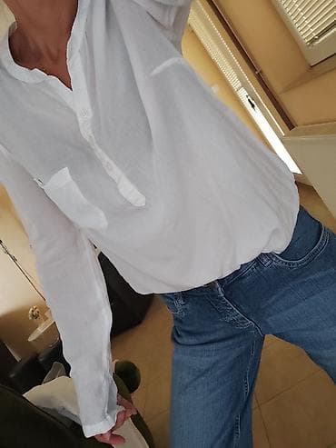 Bela ženska košulja od tankog, materijala, idealna za toplije dane ili na lalafo.rs Bela ženska košulja od tankog, materijala, idealna za toplije dane ili