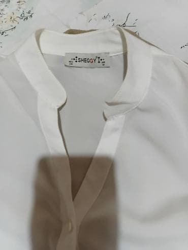 Ženska odeća – set majica i bluza - Pletena bluza/sweater u na lalafo.rs — 5 Ženska odeća – set majica i bluza - Pletena bluza/sweater u — 5