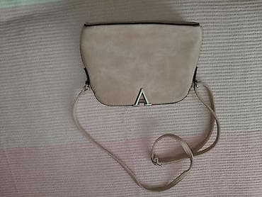 Ženska crossbody torba u bež boji - Materijal: eko koža glatke at lalafo.rs — 1 Ženska crossbody torba u bež boji - Materijal: eko koža glatke — 1