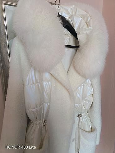 Ženska duga zimska jakna/kaput, boja snežno bela. Model kombinuje na lalafo.rs Ženska duga zimska jakna/kaput, boja snežno bela. Model kombinuje